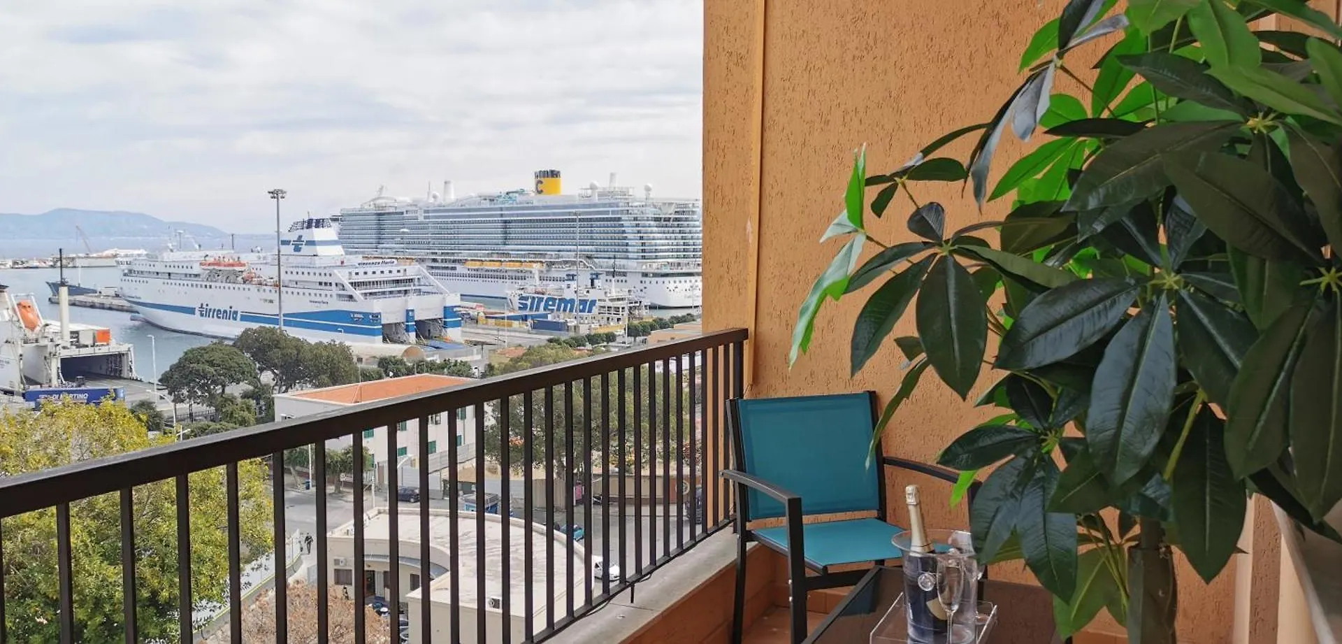 Port Side Elegance Palermo Hotel