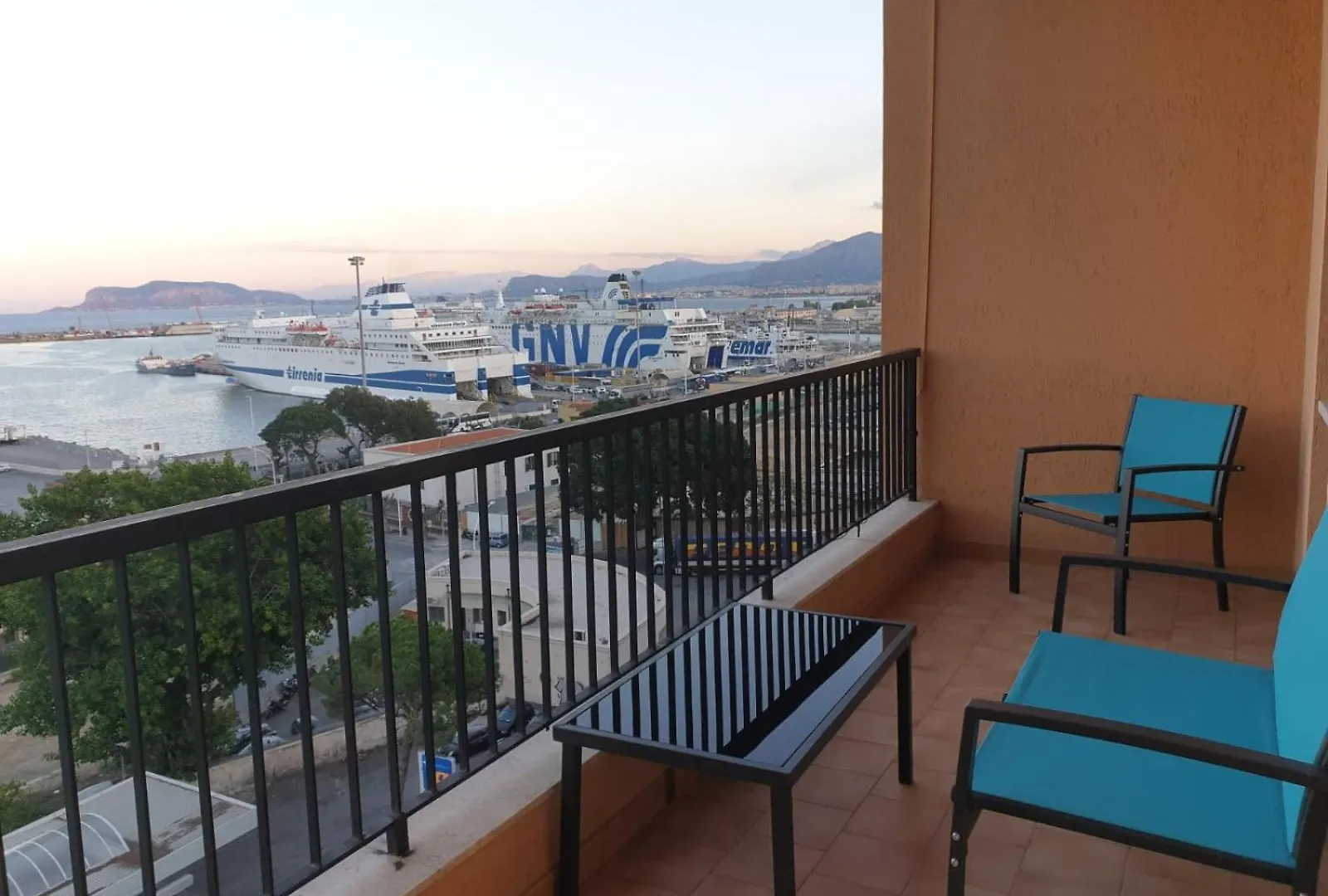 Port Side Elegance Palermo Hotel